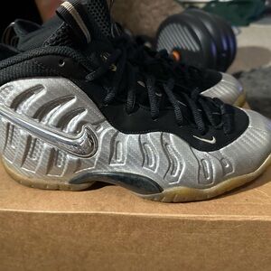 ✅ Nike Air Foamposite Pro Silver Aka Silver Surfer GS 644792-007 US Size 6y